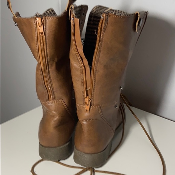 Boots - Picture 3 of 5